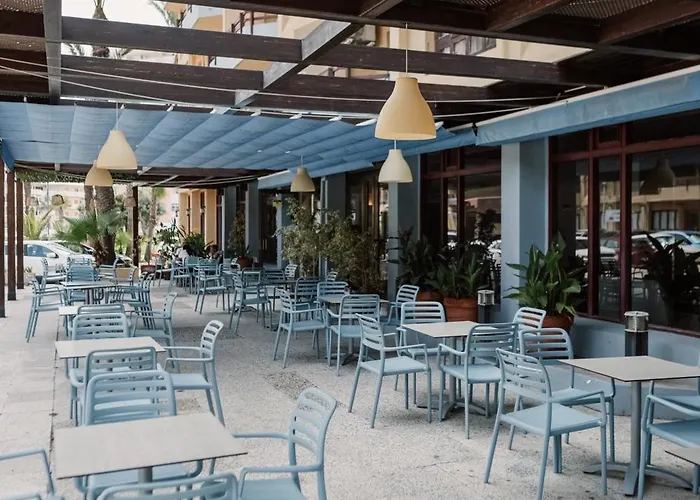 아파트호텔 아파르타멘토스 론드레스 라 망가 3*